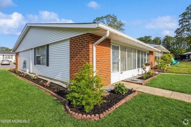 Building Photo - 873A Balmoral Ct Rental