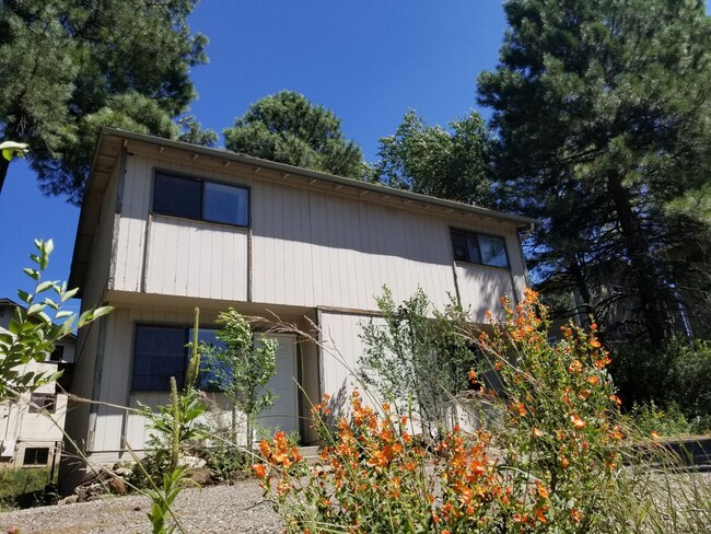 2 Bed, 1 Bath Townhouse next to NAU!! Stud... - 2 Bed, 1 Bath Townhouse next to NAU!! Stud...