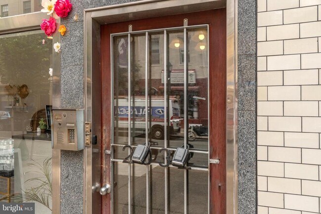 Photo - 2032 Chestnut St Unit 3R