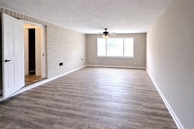 Photo - 311 Orchard Ln