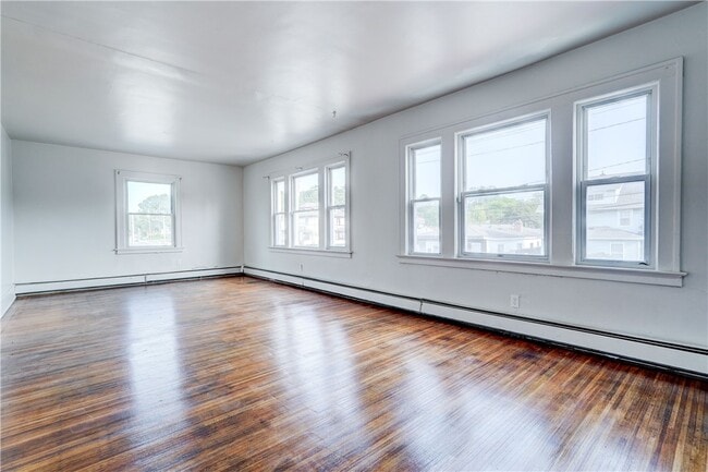 Photo - 2247 Clifford Ave