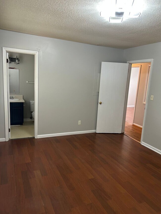 Photo - Welcome to this charming 3 bedroom, 2 bathroom home located in Spartanburg, SC.