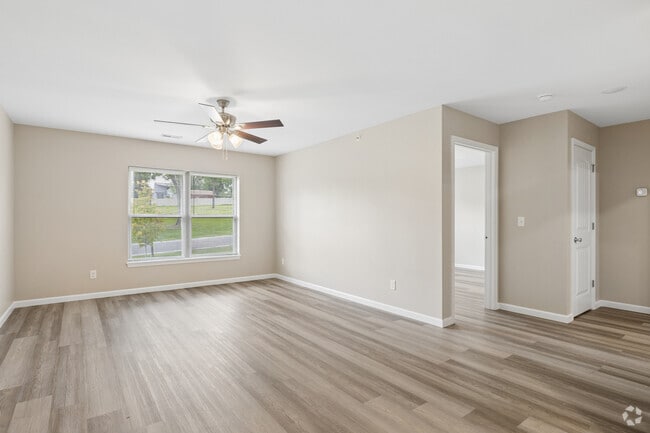 1BR, 1BA - 768SF - Living Room