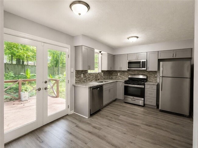 Photo - 135 Barrington Dr E
