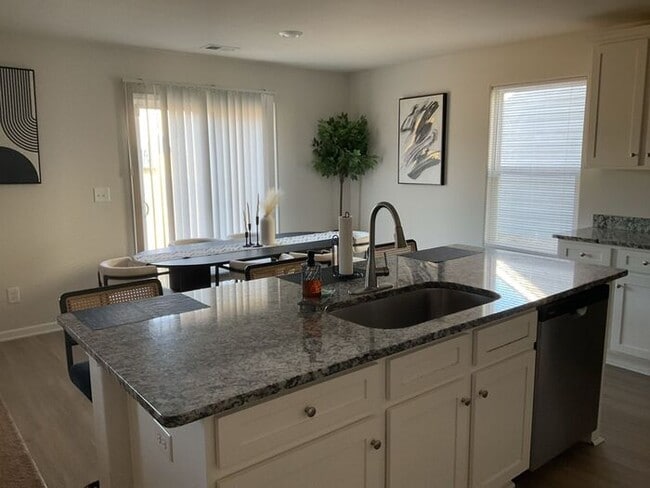 Photo - 511 Morning Mist Rd