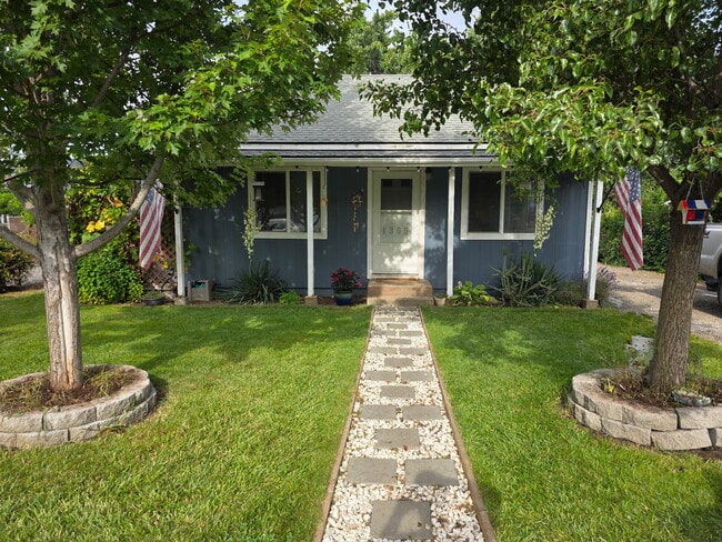 Photo - 1305 Woodland Ave House