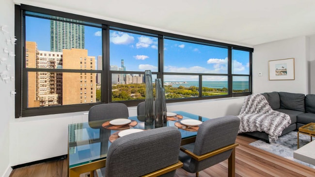 Photo - 1154 S Michigan Ave