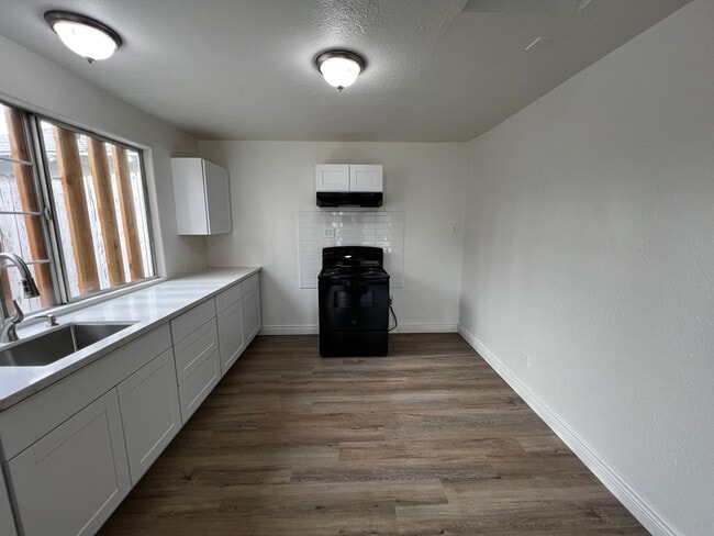 1 Bedroom 1 Bath Unit - 1 Bedroom 1 Bath House Unit