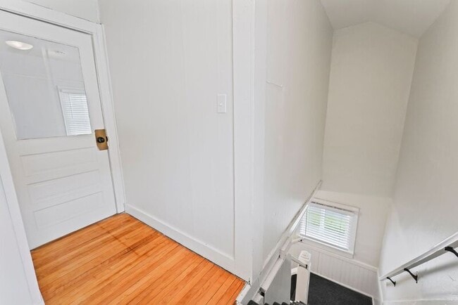 Photo - 2 New St Unit #4