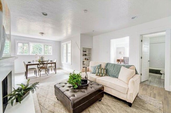 Livingroom - 2689 Highland Dr Unit A