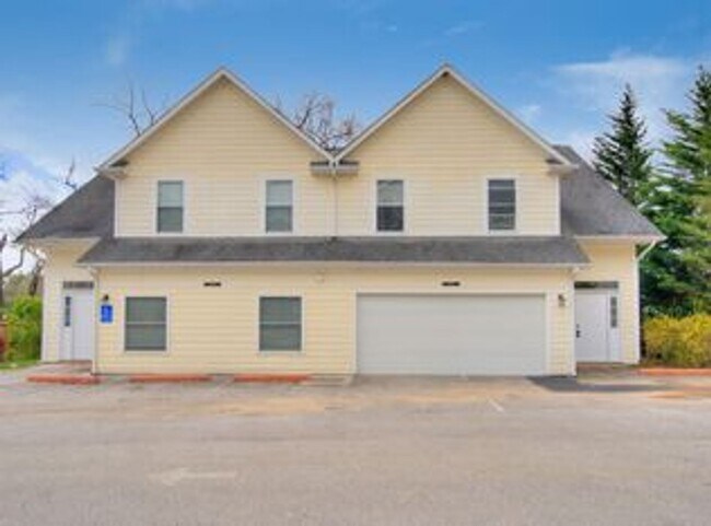 Studio apartments available at 3030 Pepper... - Studio apartments available at 3030 Pepper...
