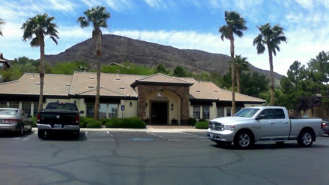 1 BED, 1 BATH CONDO!! Beautiful Black Mtn ... - 1 BED, 1 BATH CONDO!! Beautiful Black Mtn ...