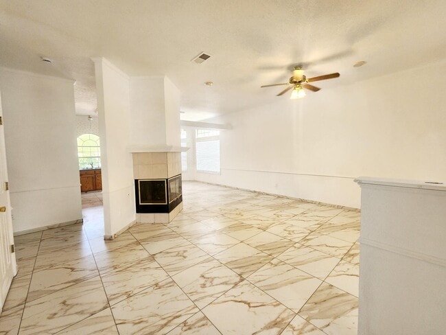 Photo - 915 Tony Sanchez Dr SE