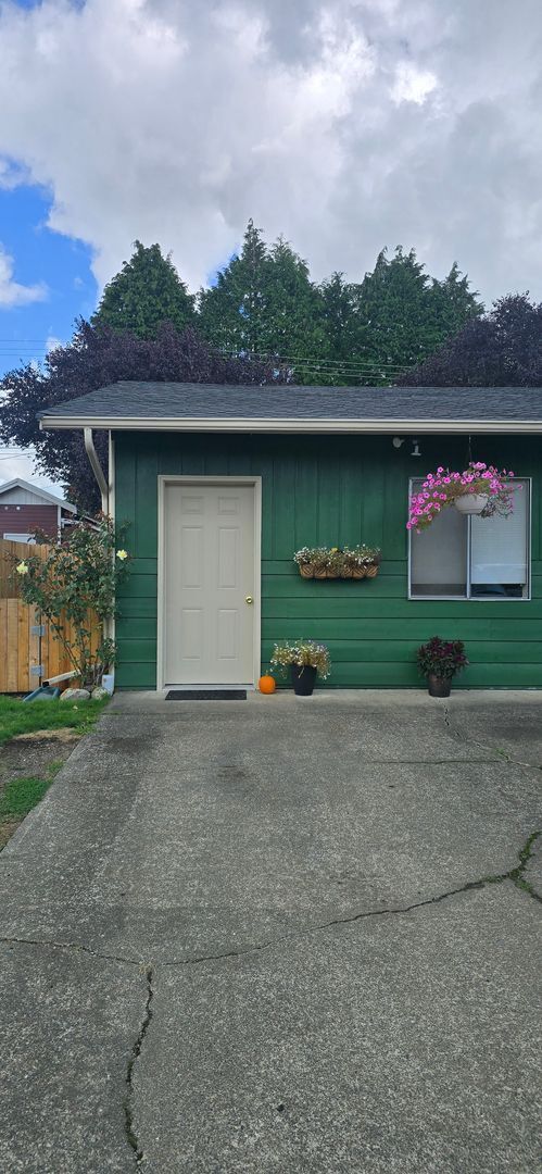 Photo - Room for rent with private entrance