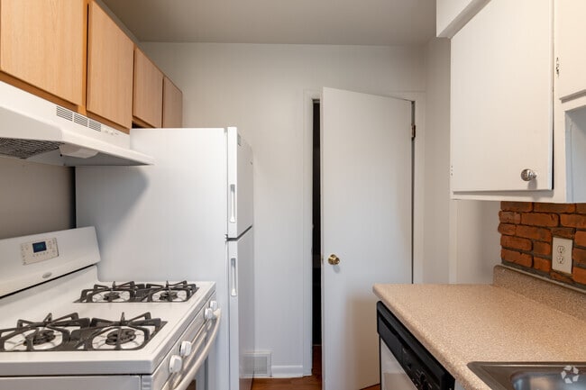 2BR, 1BA - 1.288SF - Village Townhomes