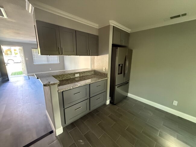 2739 Modern Kitchen - 2739 Wilson Ave