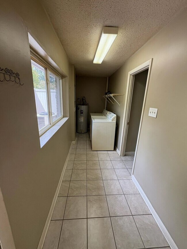 213 Laurel Ave Unit 3