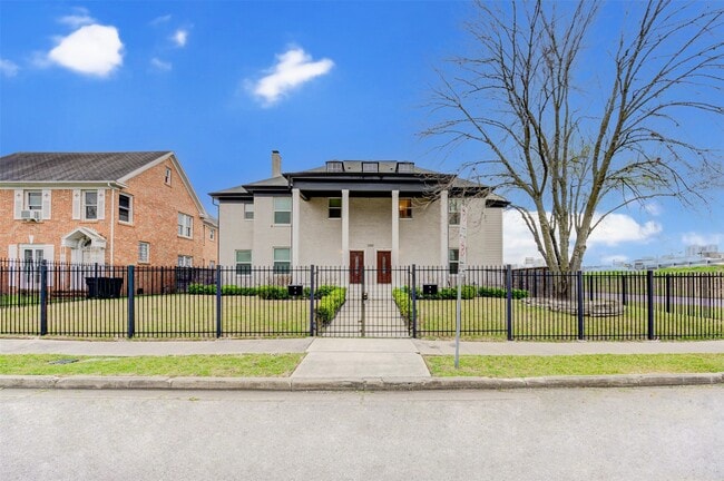 Photo - 2202 Wentworth St