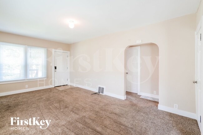 Photo - 410 Bangs St