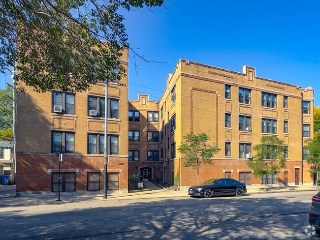 Building Photo - 4222 N Clark St Rental
