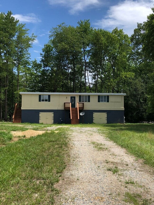 Building Photo - Farmette with Raised Ranch