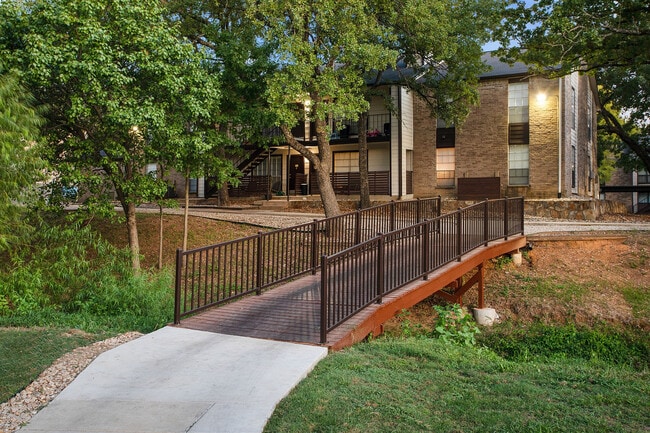 C242530_BristolGrapevine_Twilight_Walkway_01-2