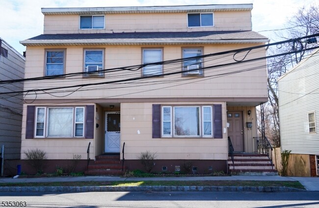Building Photo - 174 W Main St Rental