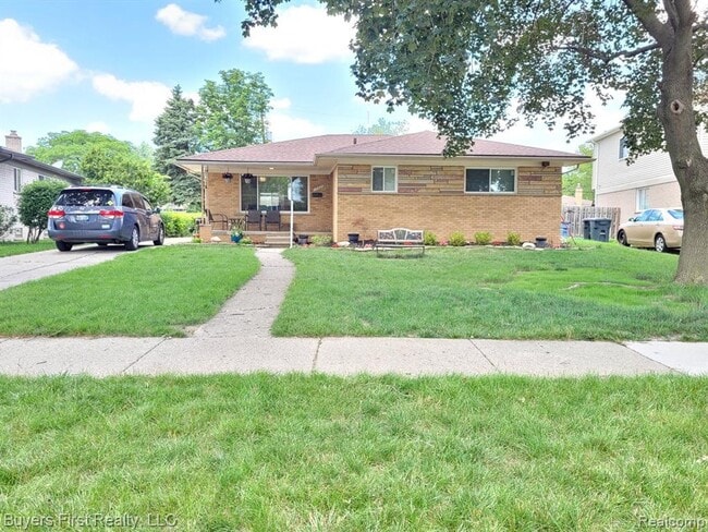 Building Photo - Newly Renovated 7BR – Modern Kitchen + Bath Rental