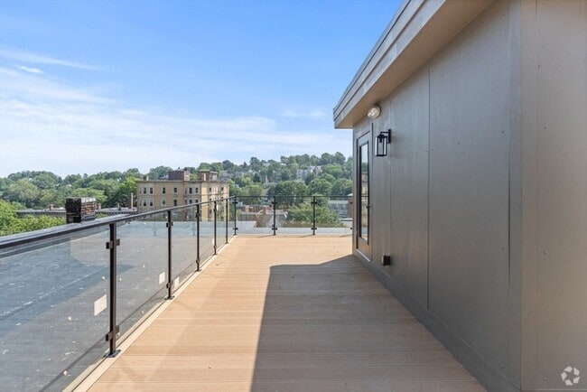 Building Photo - 1571 Beacon St Unit 2 Rental