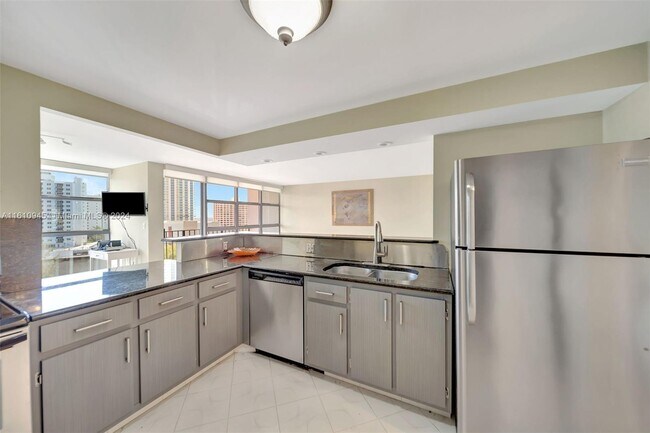 Photo - 600 Parkview Dr Unit 908