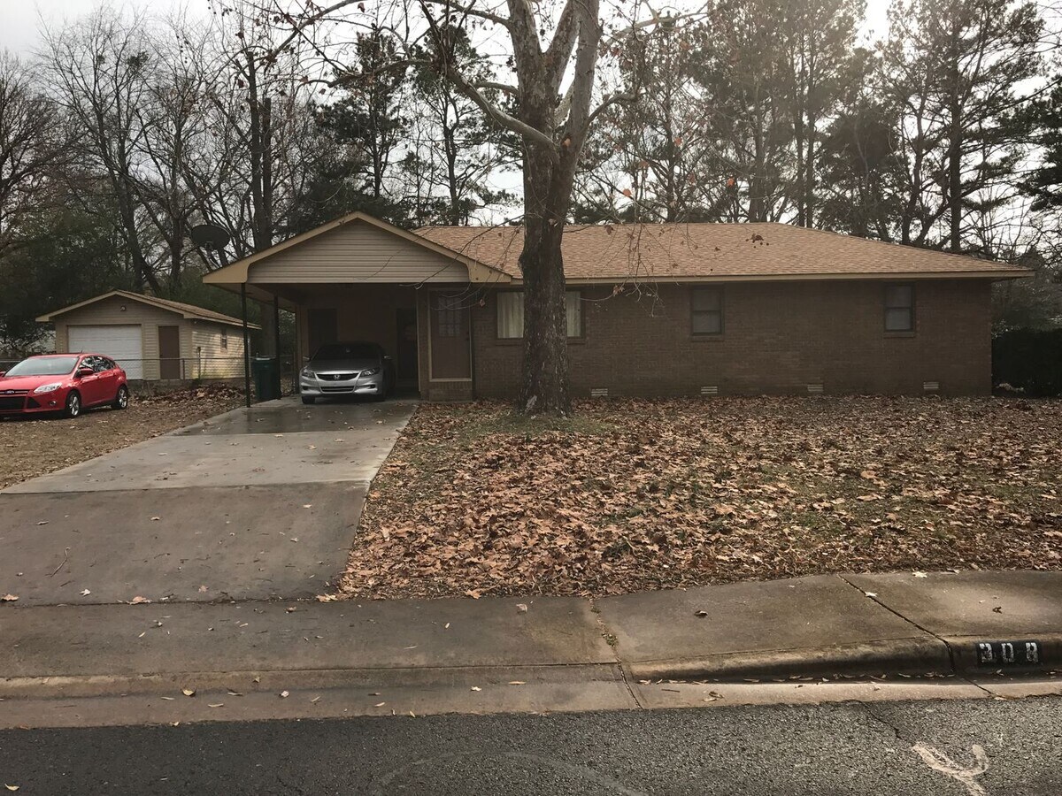 Photo - 308 E Gum St