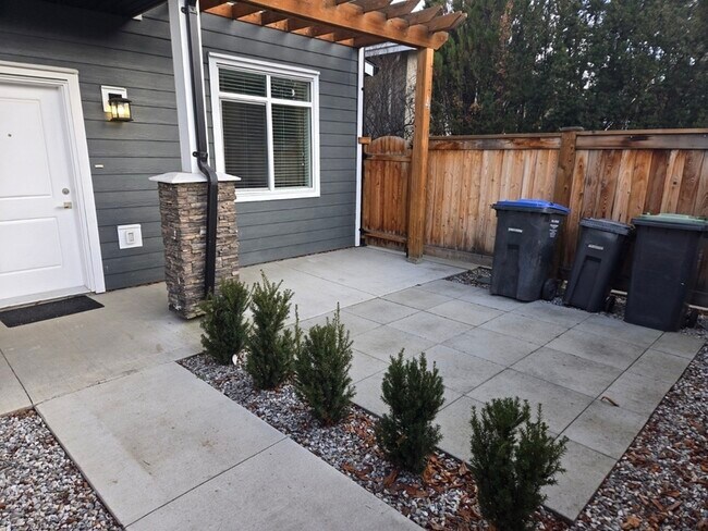 Photo - 834 Cadder Ave