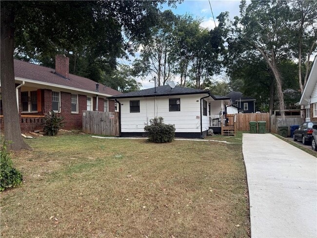 Photo - 650 Holderness St SW