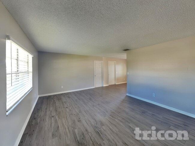 Photo - 3181 Clewiston St