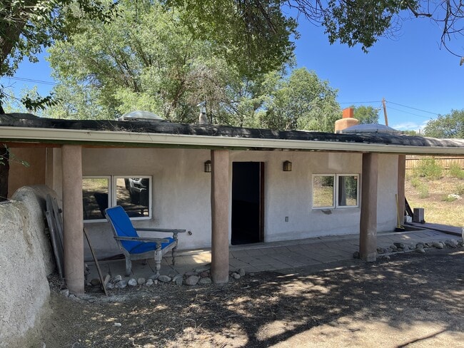 Building Photo - 223 Ranchitos Rd Rental
