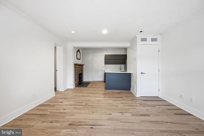 Photo - 1419 Wisconsin Ave NW Unidad 3