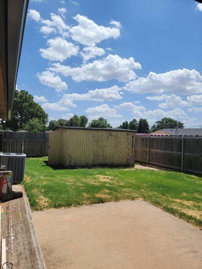 Photo - 312 Rosanne St