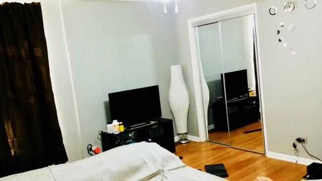 2nd room - 6112 N Damen Ave Unit 2