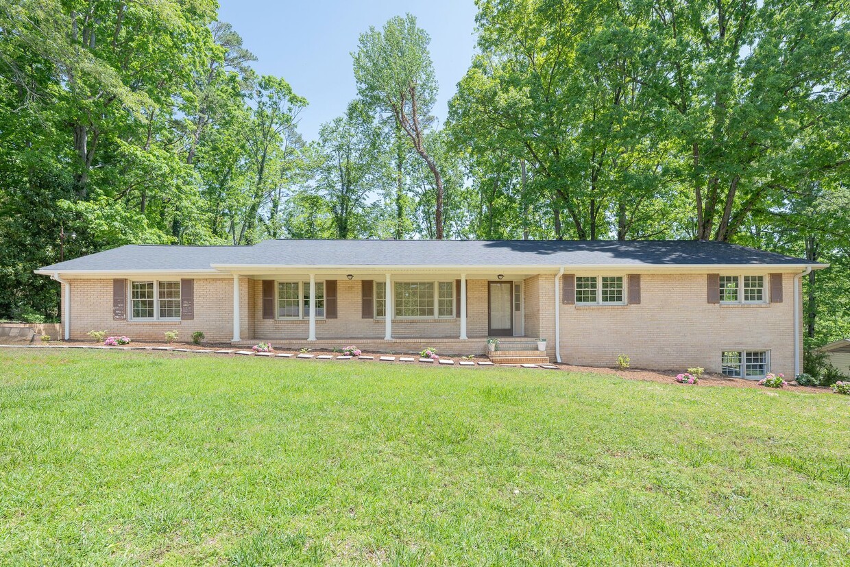 SPACIOUS RETREAT WITH DOWNTOWN CONVENIENCE - SPACIOUS RETREAT WITH DOWNTOWN CONVENIENCE