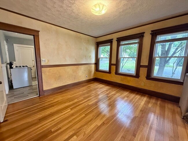 Photo - 206 School St