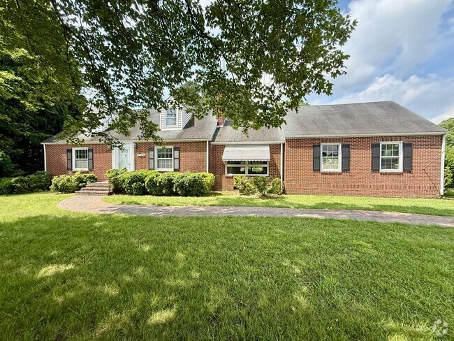 Building Photo - Three bedroom, 1.5 bath house in Graham