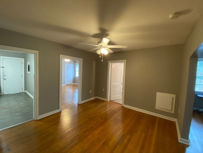 Photo - 1306 E Victory Dr Unit Apartment 4