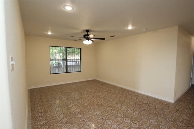 Photo - 4605 S Zapata Hwy