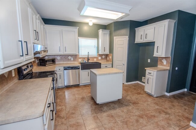 Photo - 13570 Miller Ln