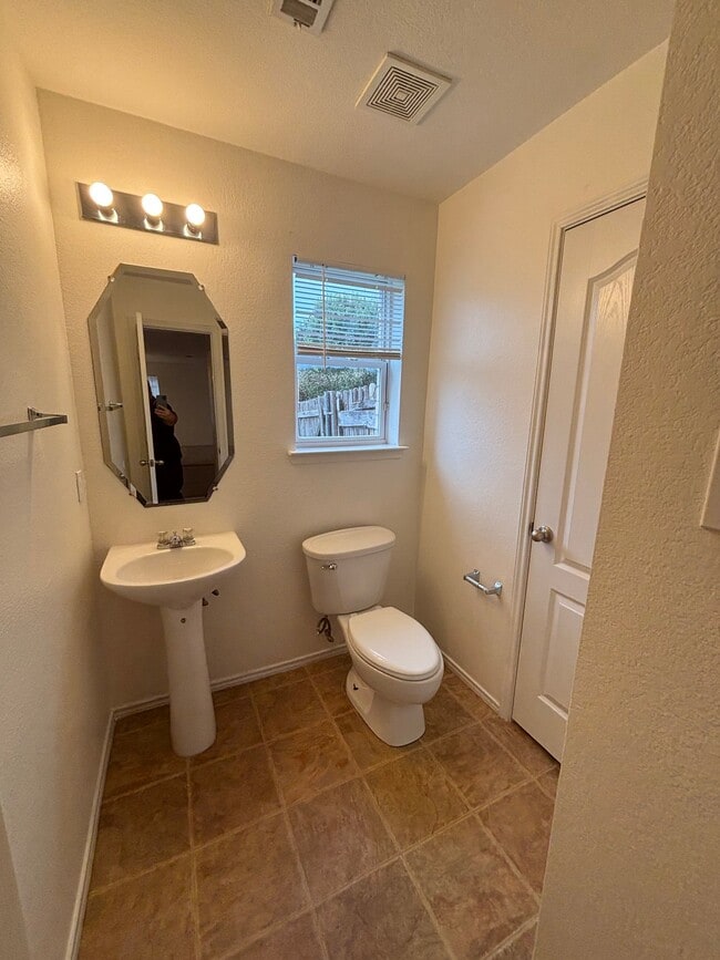 Photo - 1327 Falcon Hollow Ln