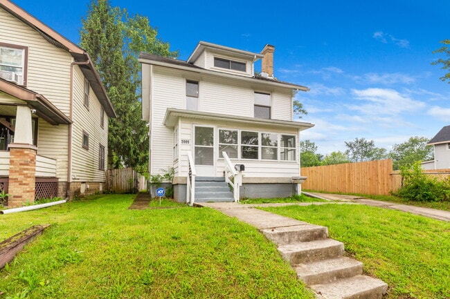 Photo - 2005 Aberdeen Ave