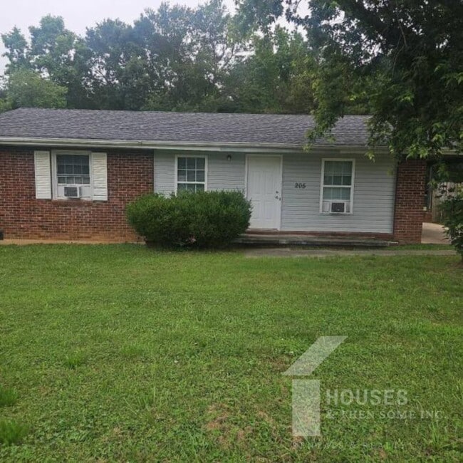 Photo - 205 Havendale Dr House