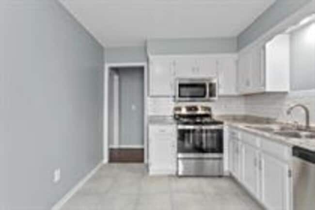 Photo - 400 NE Independence Ave