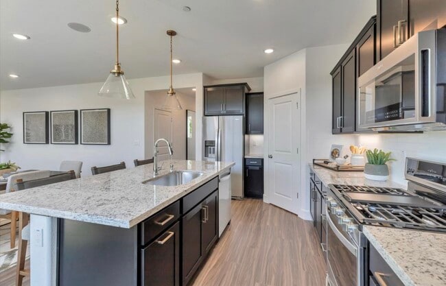 Photo - 1751 Eiffel St