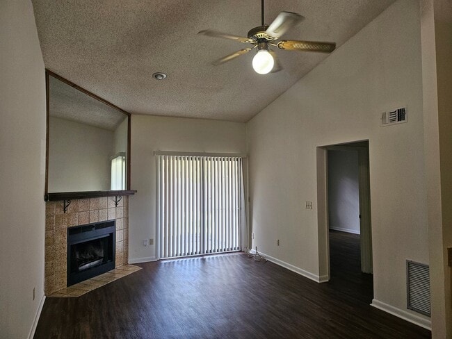 Photo - 2/2 - Jefferson Avenue - Newly updated